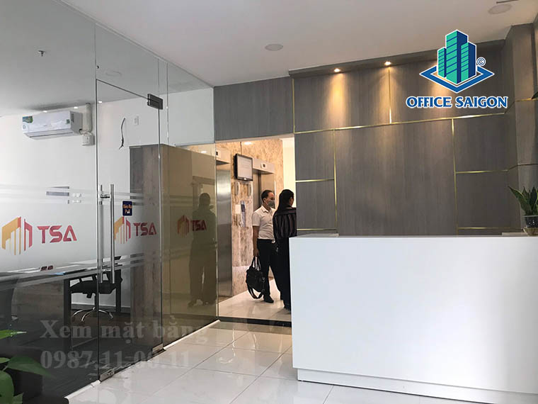 Quầy lễ tân tại văn phòng cho thuê TSA LQĐ building quận Phú Nhuận