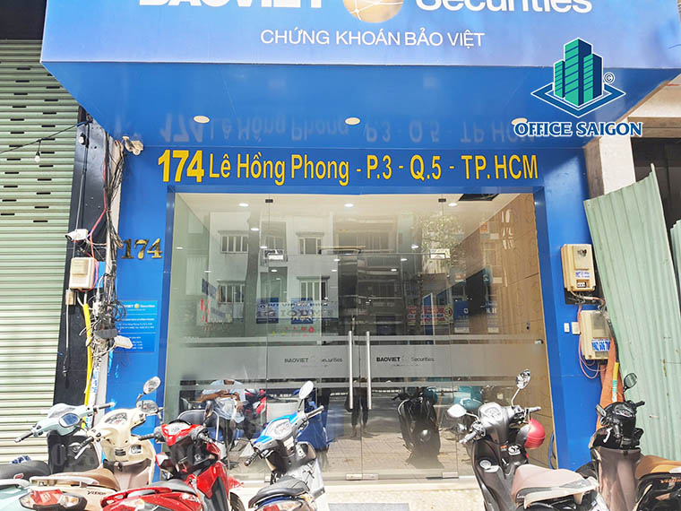 Phía trước văn phòng cho thuê MBT building quận 5