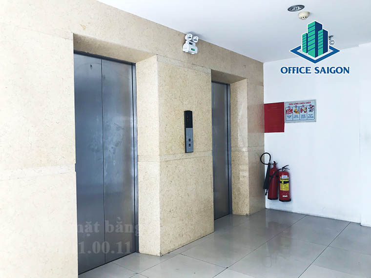 Thang máy tại văn phòng cho thuê AGA building quận Phú Nhuận