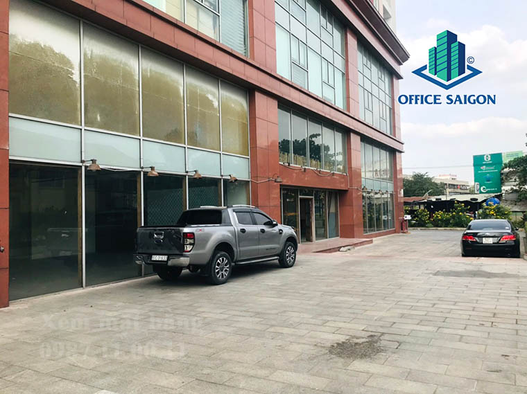 Sân đậu xe phía sau văn phòng cho thuê Thanh Đa View quận Bình Thạnh
