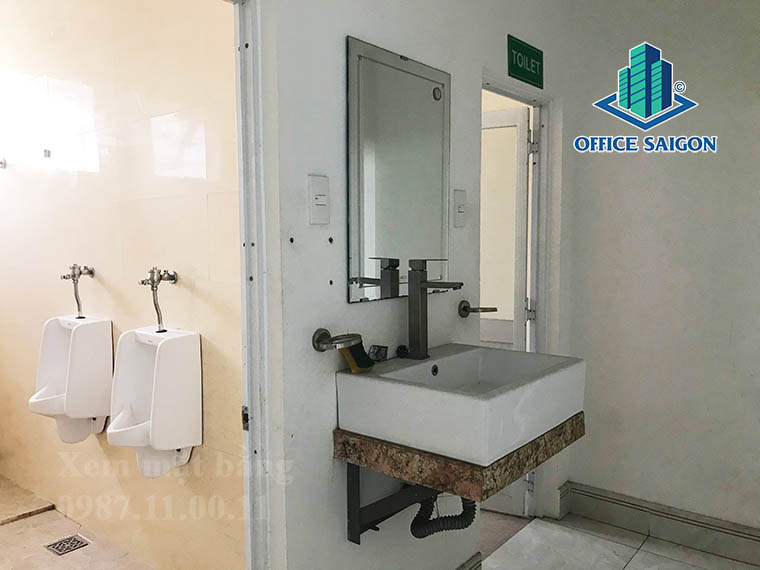 Tolet tại văn phòng cho thuê 488LQD building quận Bình Thạnh