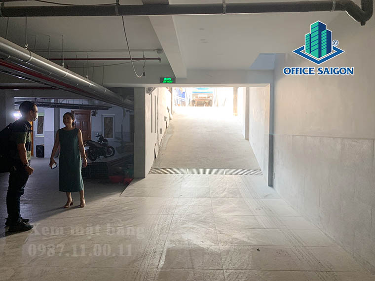 Bên dưới hầm giữ xe tại văn phòng cho thuê Nguyễn Hưng building quận 10