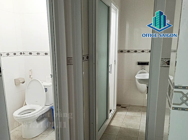 Hệ thống toilet tại văn phòng cho thuê 94NVT building quận Bình Thạnh