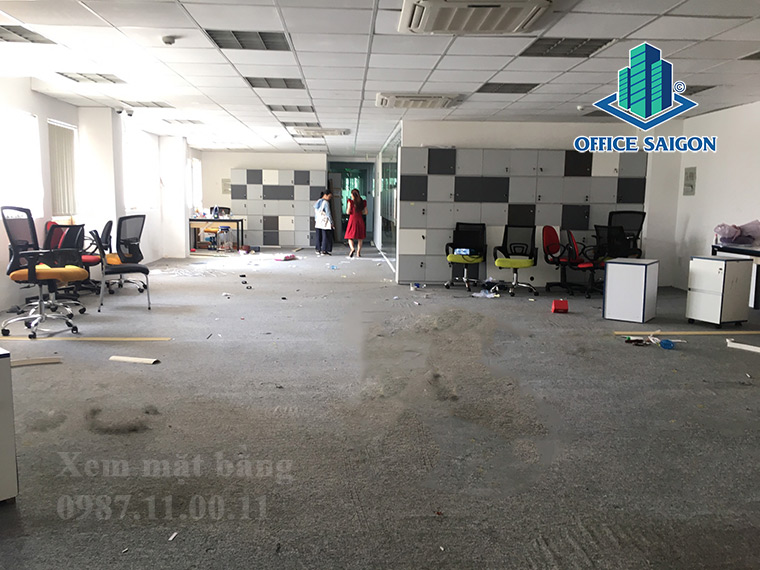Khách xem mặt bằng thực tế tại văn phòng cho thuê Betrimex building quận Tân Bình