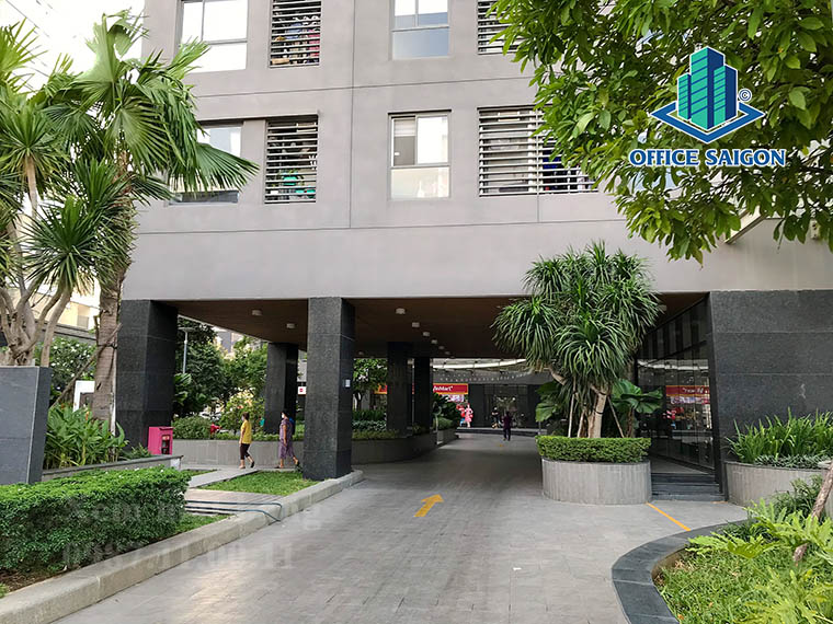 Lối vào hầm giữ xe tại văn phòng cho thuê Orchard Garden quận Phú Nhuận