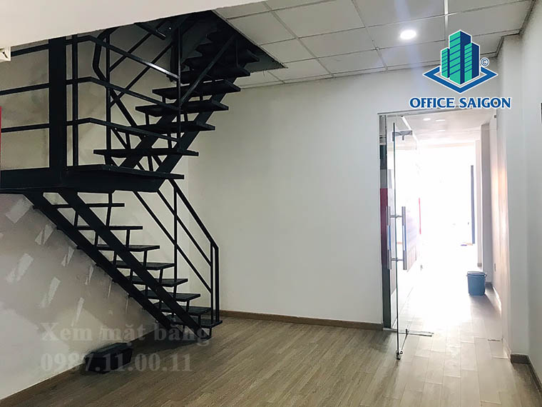 Cầu thang bộ tại văn phòng cho thuê GGA building quận Phú Nhuận