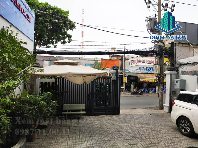 Sân đậu xe trước văn phòng cho thuê Sohude 2 tower quận Tân Bình