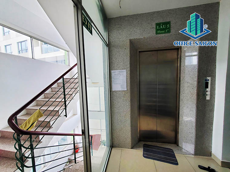 Thang máy tại văn phòng cho thuê Falcon T&T building quận 4