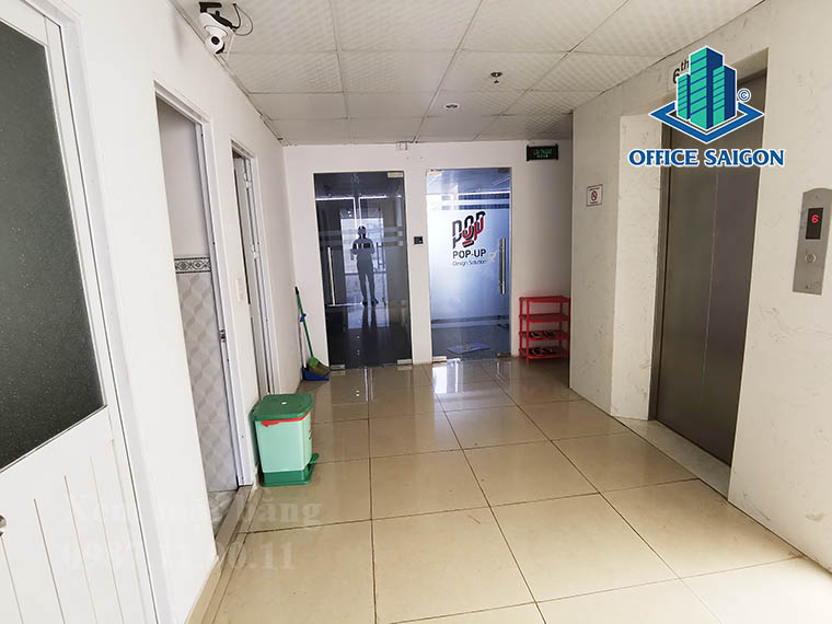 Hành lang thang máy tại văn phòng cho thuê We building quận Phú Nhuận