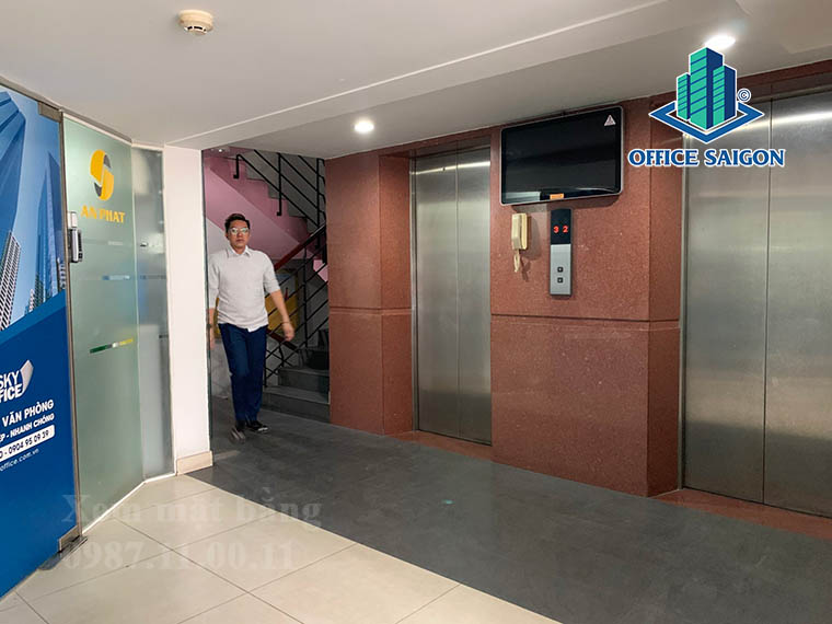 Thang máy tại văn phòng cho thuê TS building quận 3