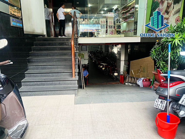 Lối xuống hầm văn phòng cho thuê Ngọc Linh Nhi building quận 3