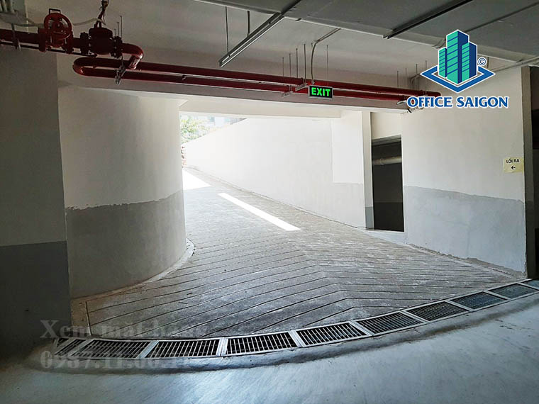 Lối ra hầm giữ xe tại văn phòng cho thuê Mitalab tower quận Tân Bình