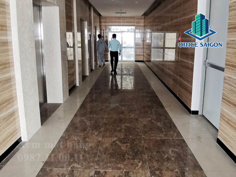 Hành lang thang máy tại văn phòng cho thuê Long Sơn building quận 7