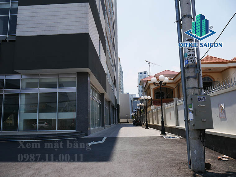 Lối ra hàm giữ xe tại văn phòng cho thuê Long Sơn building quận 7