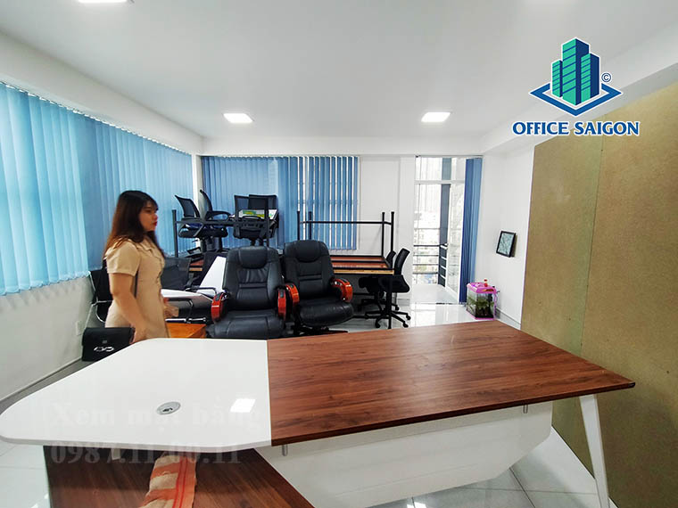 Khách xem mặt bằng tại tầng 6 văn phòng cho thuê Mekong Star Building quận Bình Thạnh