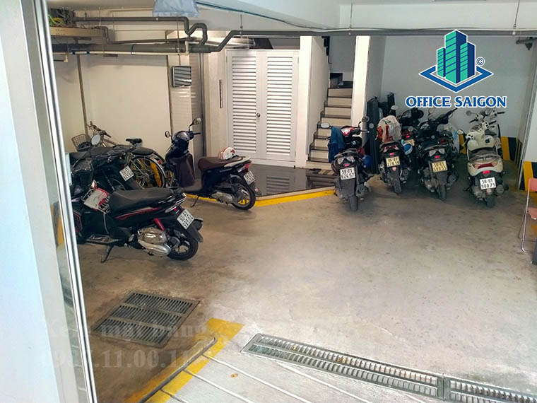 Hầm giữ xe tại văn phòng cho thuê Golden Link building quận Phú Nhuận