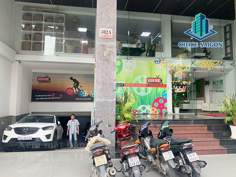 Lối vào văn phòng cho thuê Redbase building quận Phú Nhuận