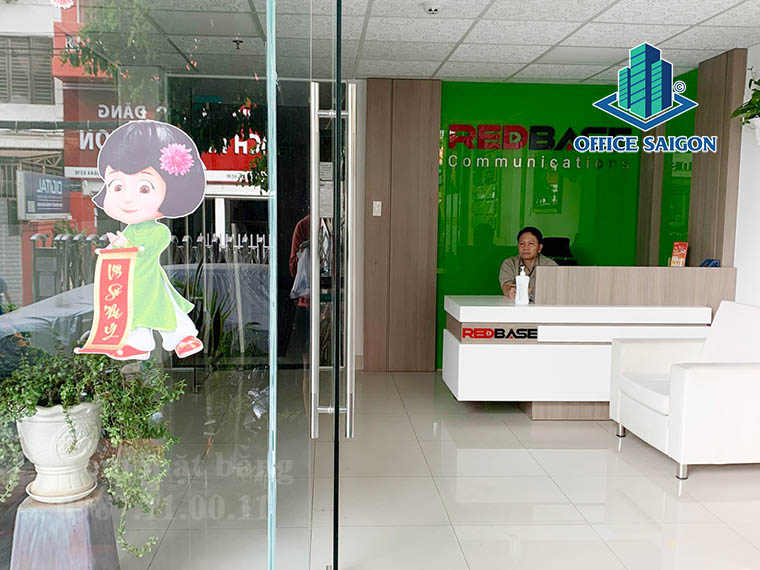 Khu vực tầng trệt văn phòng cho thuê Redbase building quận Phú Nhuận