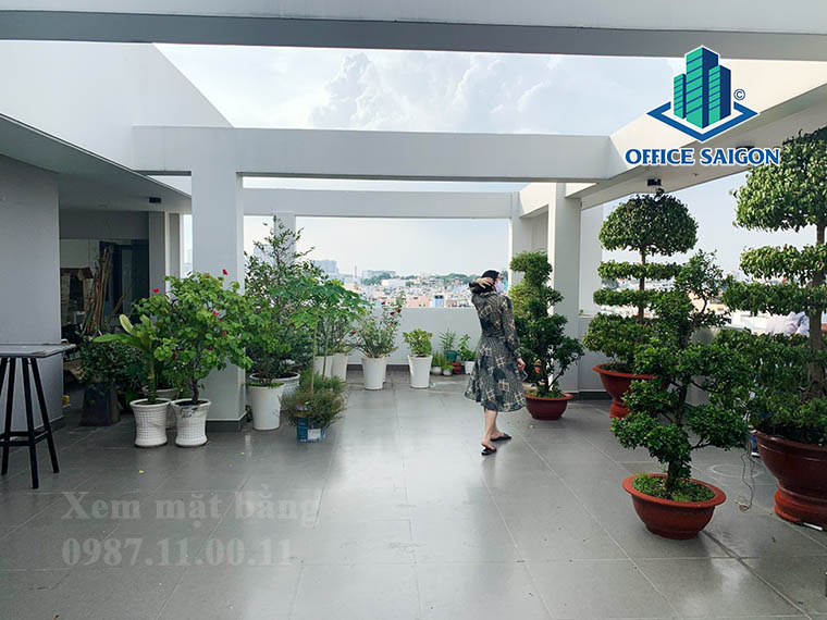 Mặt bằng tại tầng thượng văn phòng cho thuê Redbase building quận Phú Nhuận