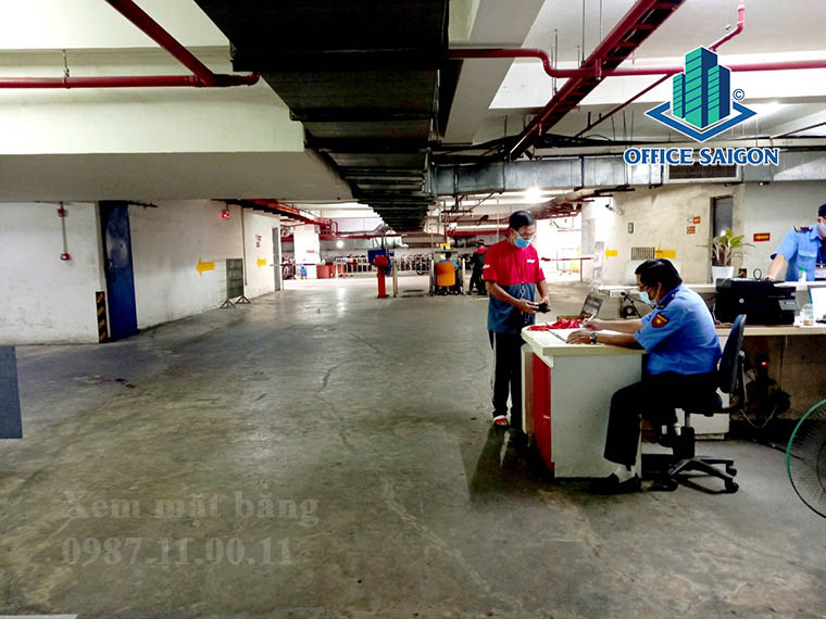 Bên trong hầm giữ xe văn phòng cho thuê Lữ Gia plaza quận 11