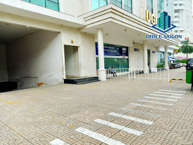 Lối vào văn phòng cho thuê Lữ Gia plaza quận 11