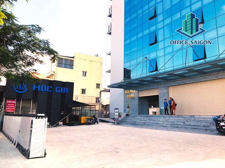 Sân rộng rãi tại văn phòng cho thuê MG Building Nguyễn Oanh quận Gò Vấp