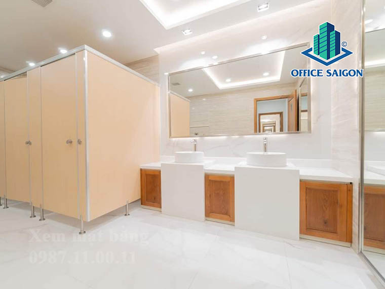 Hệ thống toilet nam tại văn phòng cho thuê BSI tower quận Thủ Đức