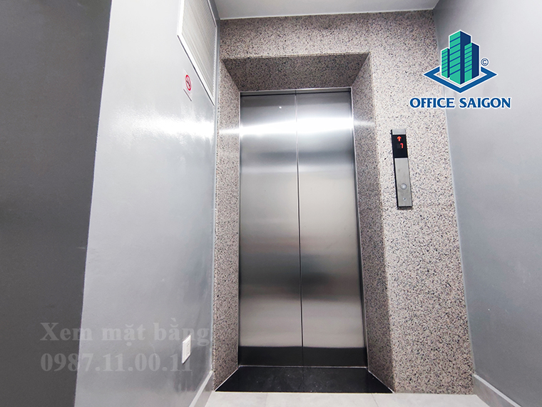 Thang máy chở hàng tại văn phòng cho thuê The Six 8 Building quận Tân Bình