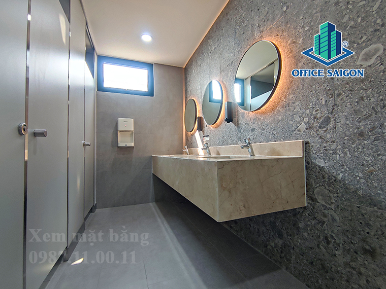 Toilet nữ tại văn phòng cho thuê The Six 8 Building quận Tân Bình