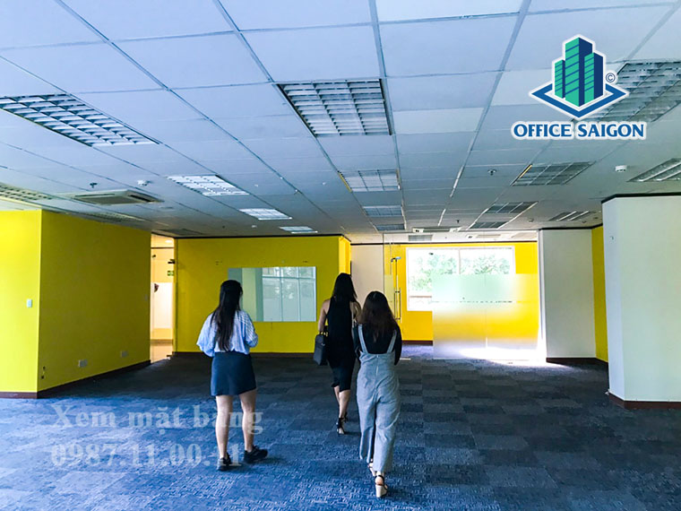 Quảng lý văn phòng cho thuê W Building quận 3 hỗ trợ khách xem mặt bằng