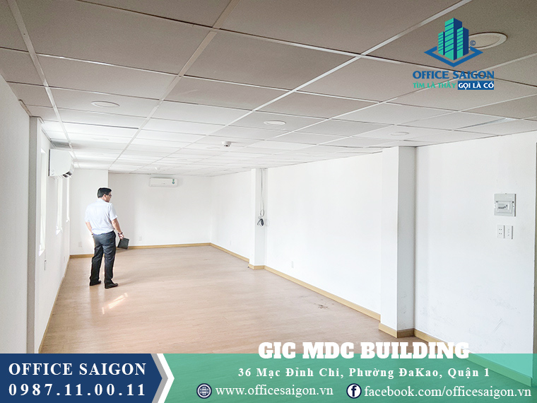 Khách xem view sàn cho thuê văn phòng tại toà nhà GIC MDC Building Quận 1