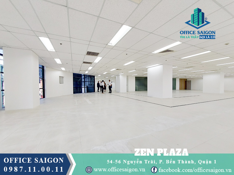 Nhân viên Office Saigon đang hỗ trợ khách xem mặt bằng tại Zen Plaza
