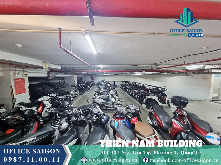 Lượng xe máy hàng trăm chiếc tại tòa nhà Thiên Nam Building