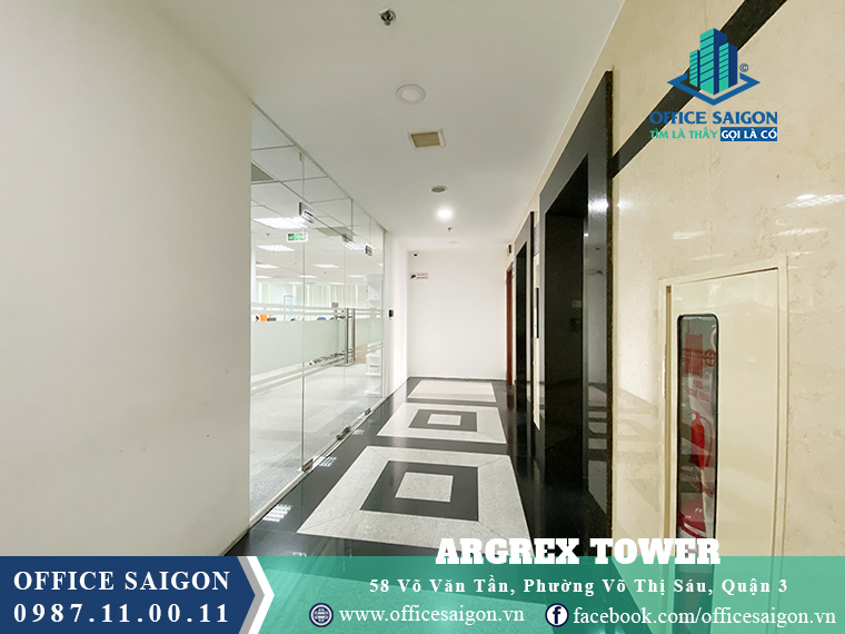 Hành lang thang máy tại tầng 1 văn phòng cho thuê Agrex Tower Quận 3