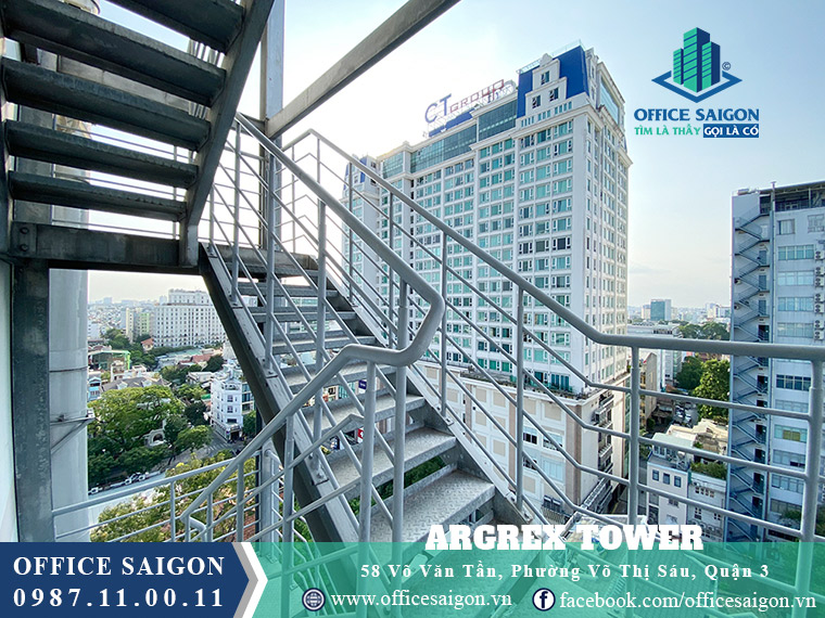 Thang thoát hiểm tại văn phòng cho thuê toà nhà Agrex Tower quận 3