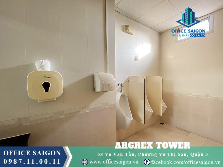 Toilet tại văn phòng cho thuê toà nhà Agrex Tower quận 3