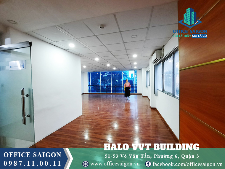 Khách xem mặt bằng 180m2 tại tầng 4 văn phòng cho thuê Halo Building Quận 3