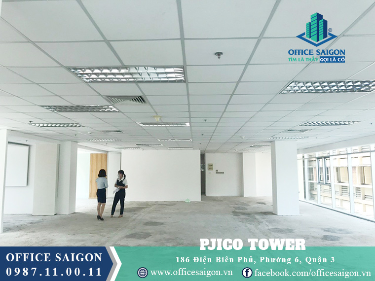 Khách xem mặt bằng trống tại văn phòng cho thuê tại Pjico quận 3