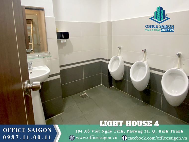 Toilet nam tại văn phòng cho thuê Light House 4 Building Quận Bình Thạnh