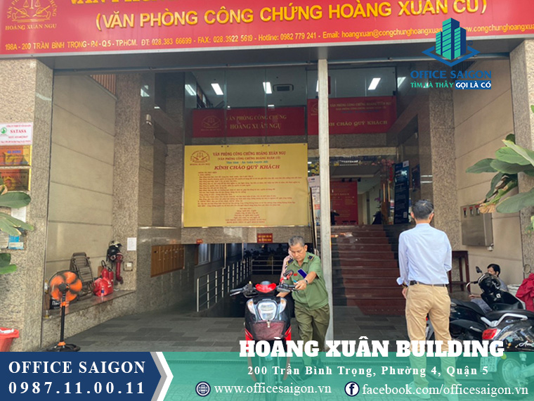 Lối vào toà nhà văn phòng cho thuê Hoàng Xuân Building Quận 5