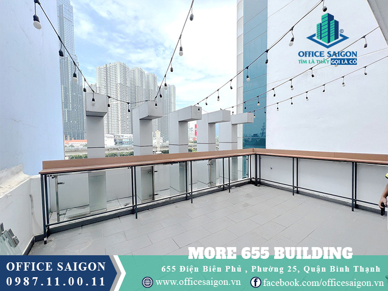 Sân thượng toà nhà More 655 building văn phòng cho thuê quận Bình Thạnh