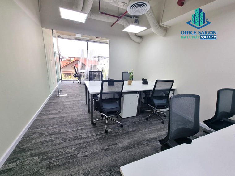 Văn phòng trọn gói tại Regus Thảo Điền cung cấp bàn ghế, tủ lock và tiện nghi văn phòng chuyên nghiệp
