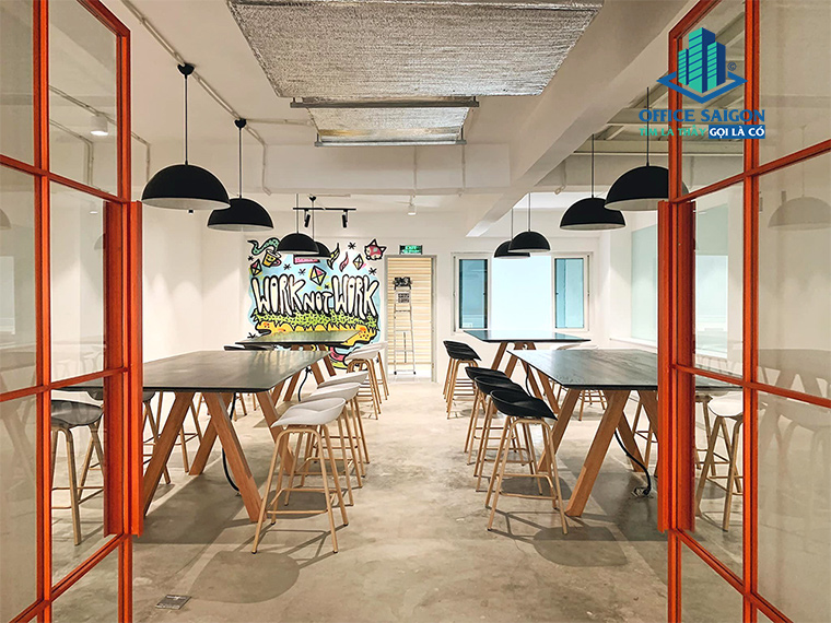 Khu vực Coworking space tại Work not Work với không gian năng động, truyền cảm hứng