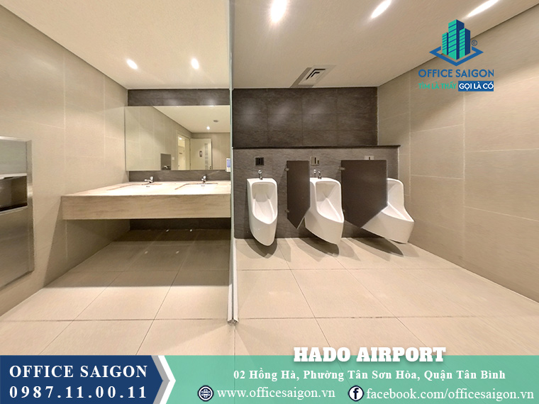 Toilet toà nhà Hado AirPort Building quận Tân Bình