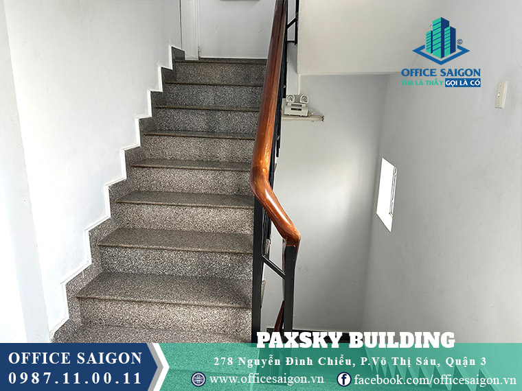 Thang bộ toà nhà Pax Sky Building Nguyễn Đình Chiểu