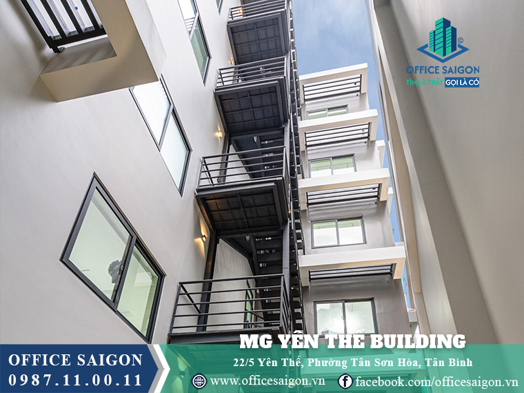 Thang thoát hiểm toà nhà Mộc Gia 22/5 Yên Thế Building