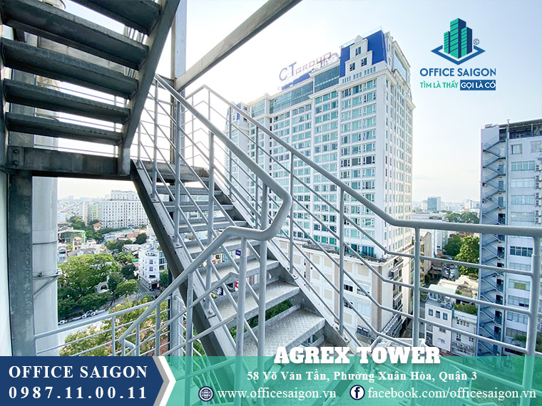 Thang thoát hiểm toà nhà Agrex Tower Võ Văn Tần