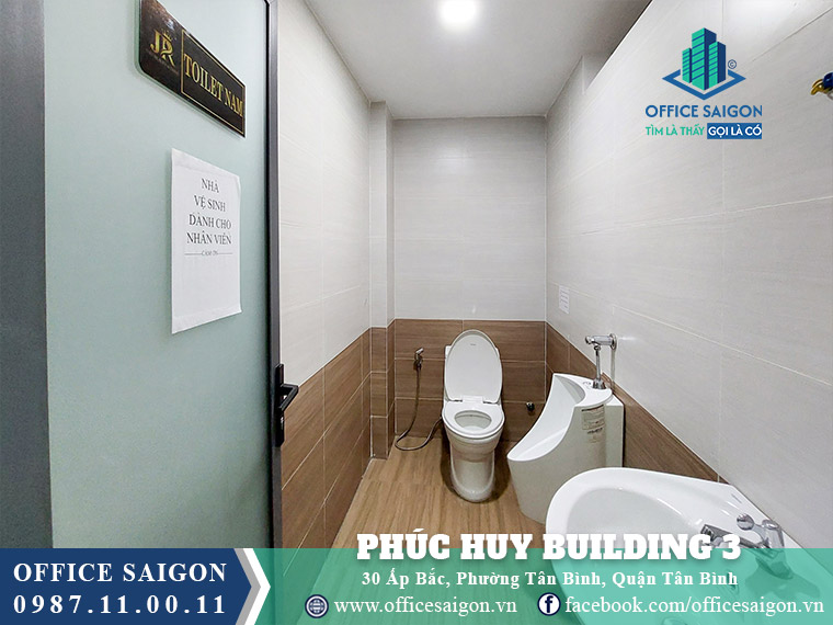 Toilet toà nhà Phúc Huy Building 3 Ấp Bắc
