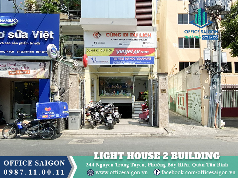 Lối vào toà nhà Light House 2 Building Nguyễn Trọng Tuyển