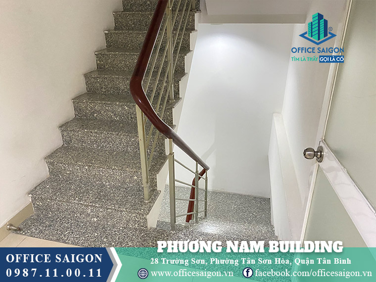 Thang bộ tòa nhà Phương Nam Building